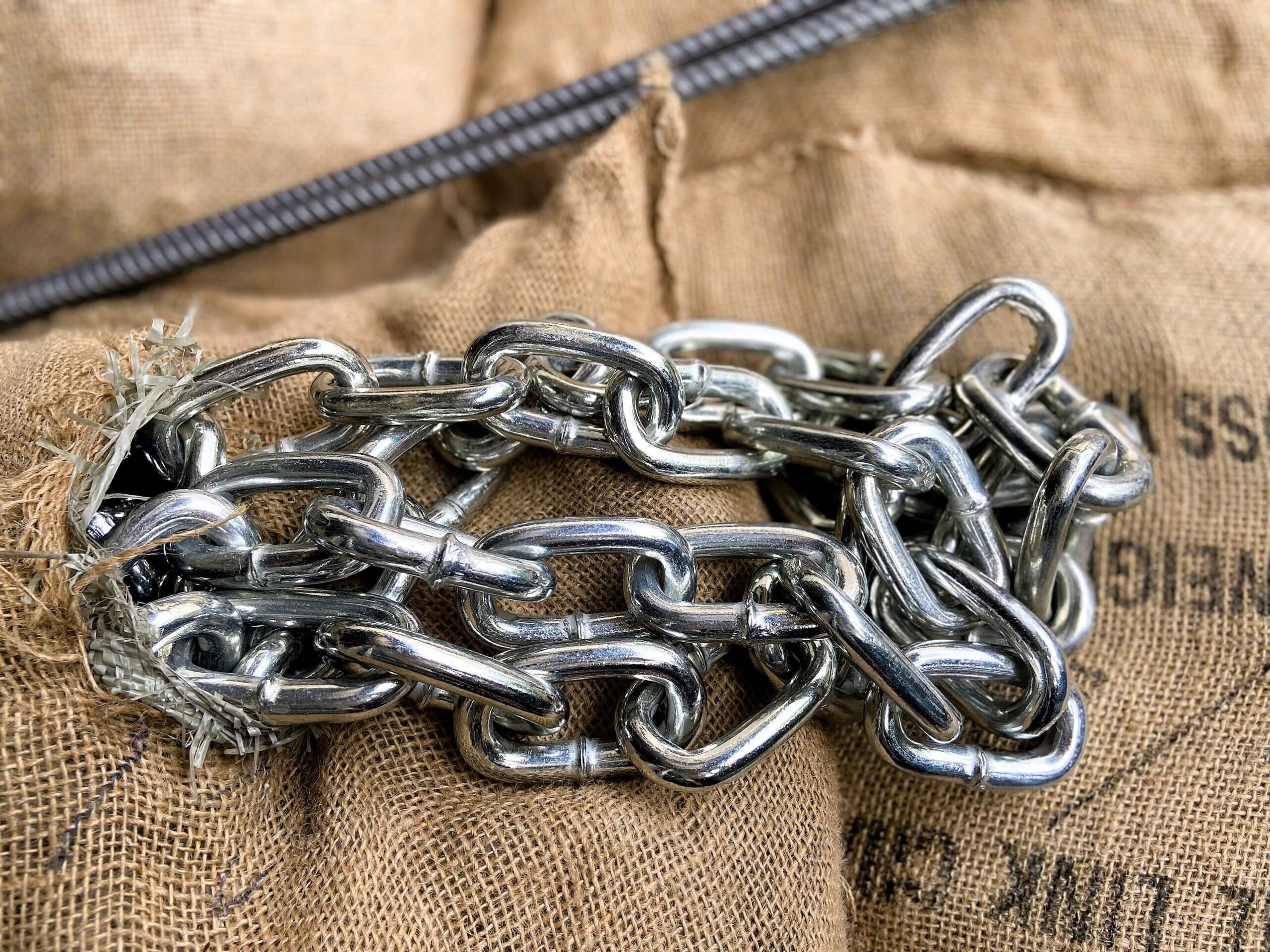 Tại sao dây xích liên kết lại được sử dụng rộng rãi trong trang trí nội thất hiện đại?