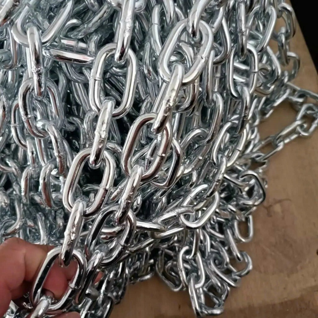 Tại sao dây xích liên kết lại được sử dụng rộng rãi trong trang trí nội thất hiện đại?