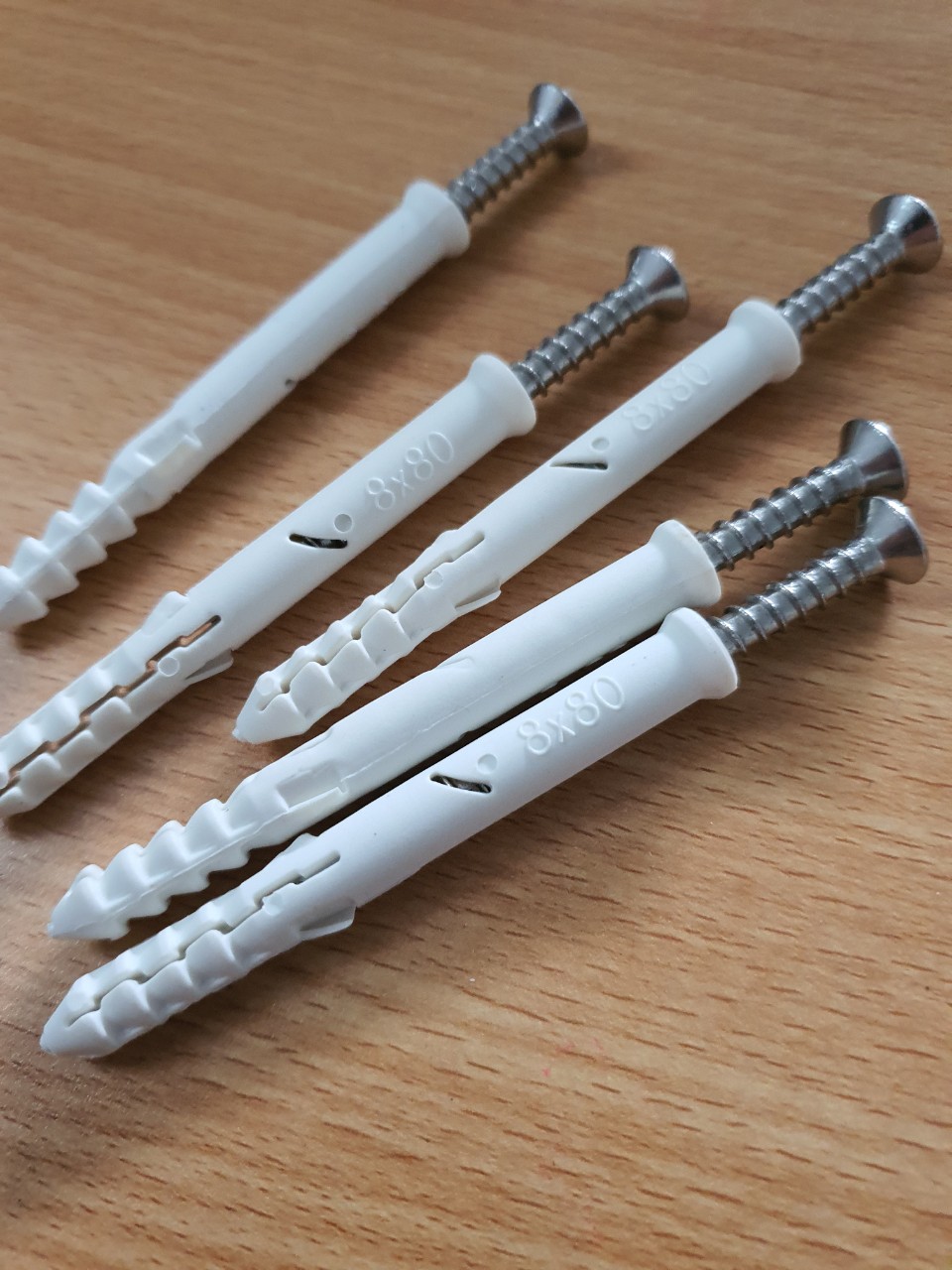 So sánh vít lắp đặt inox và thép loại nào tốt hơn