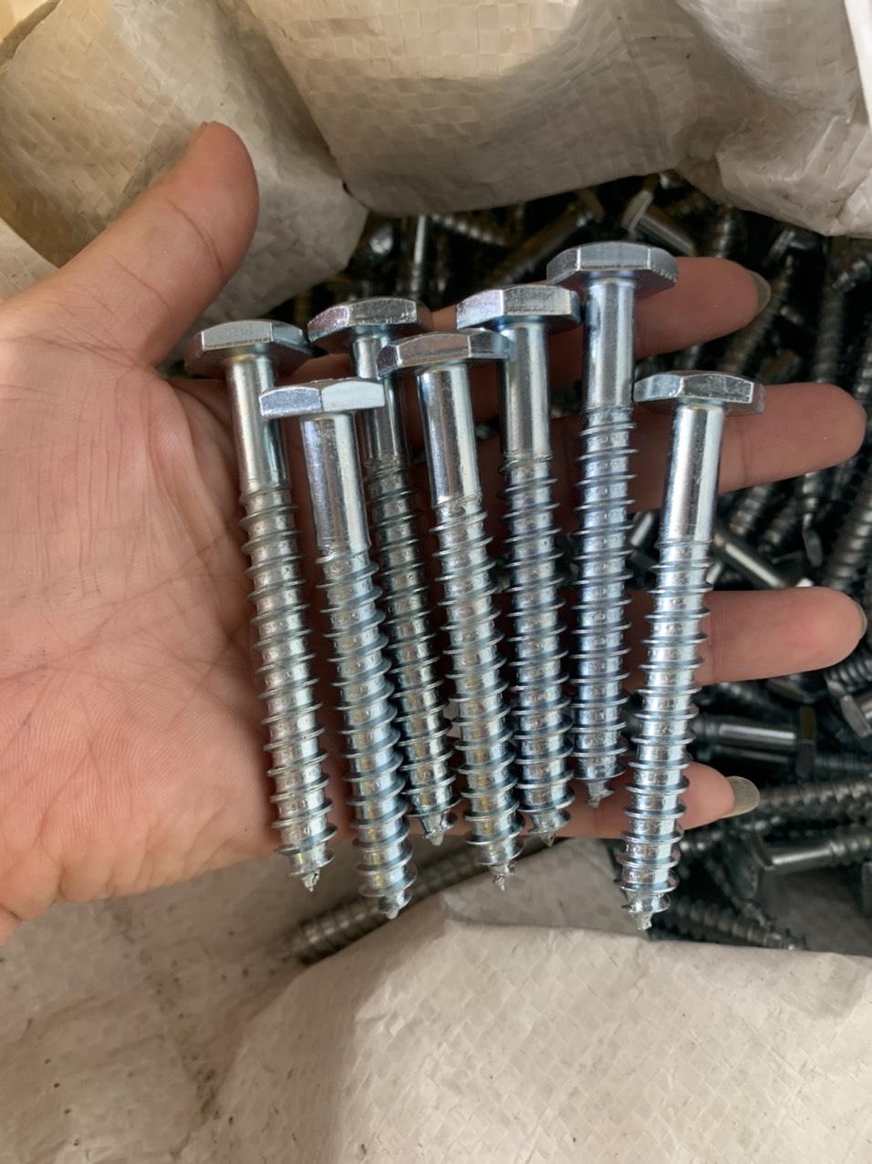 Cách sử dụng vít lắp đặt chắc chắn, an toàn, hiệu quả